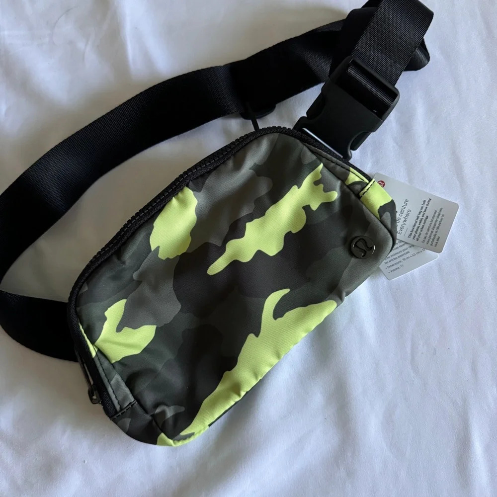 🆕 Lululemon OG Everywhere Belt Bag - Heritage Camo Neo Mint Multi